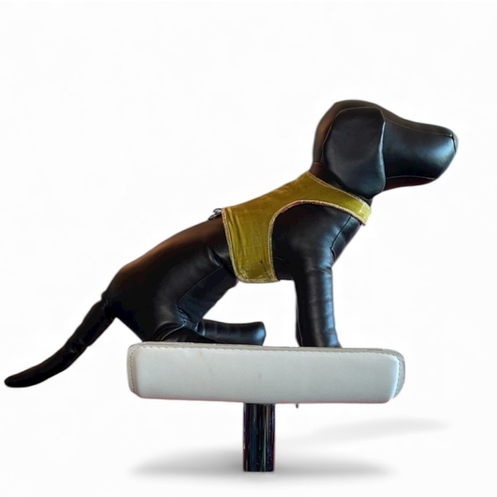 Dog or cat harness vest made by me not manufacture .
Made of 100% velvet silk